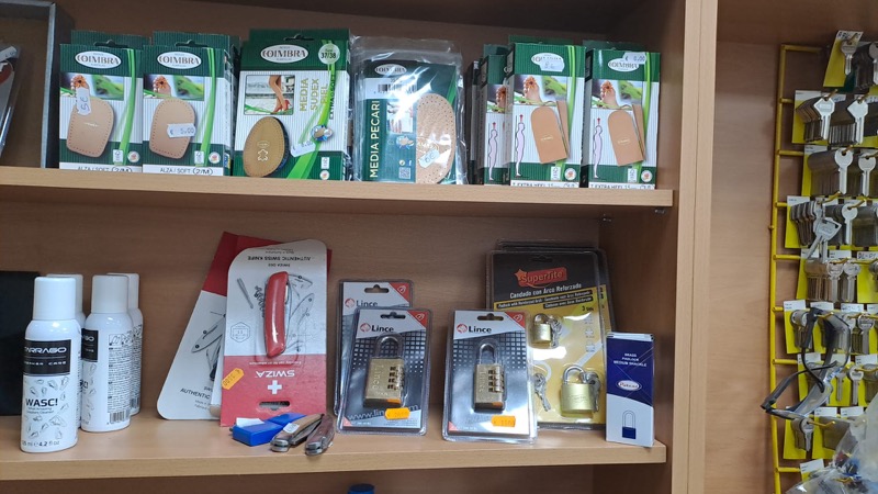 Cadeados à venda no Atelier Fiães